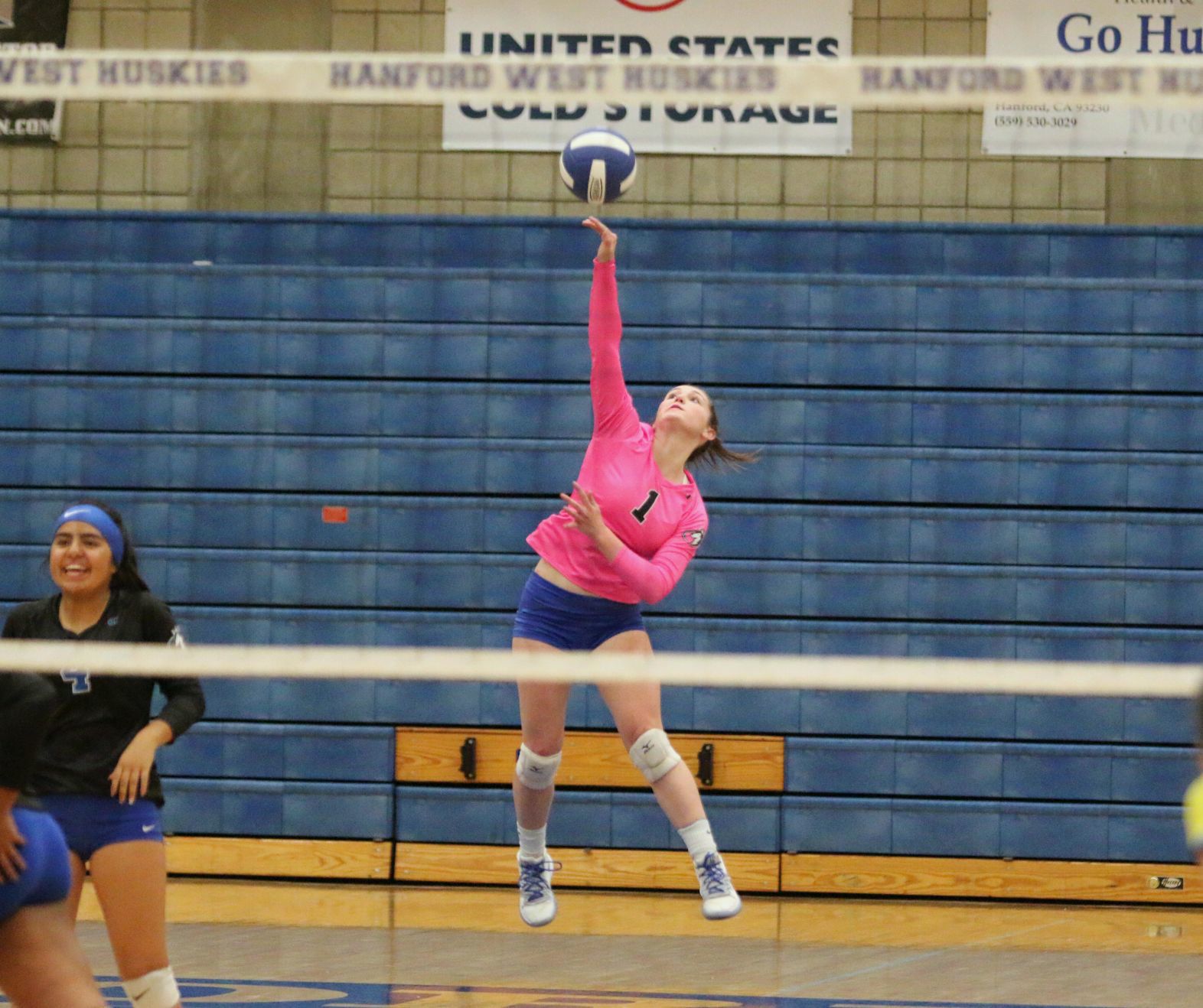 Huskies show heart in loss to Monarchs on Senior Night